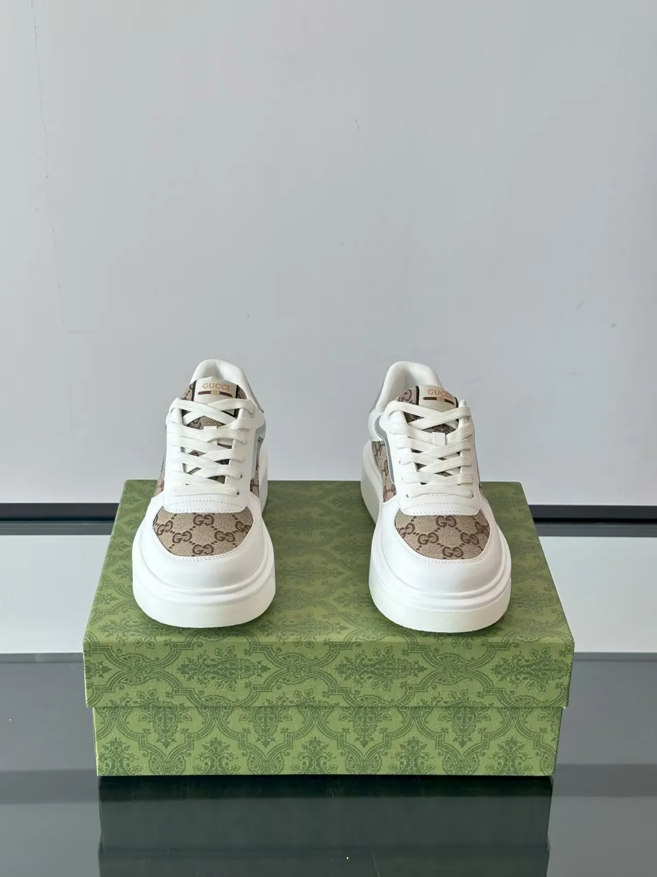 Factory price: 480💰New men's shoes GUCCI [Lightning] latest shoes shipped. Original quality, fashionable, special materials, sheepskin lining, new packaging. The foot feels super comfortable and the workmanship is impeccable. Size: 38-44, customized 45